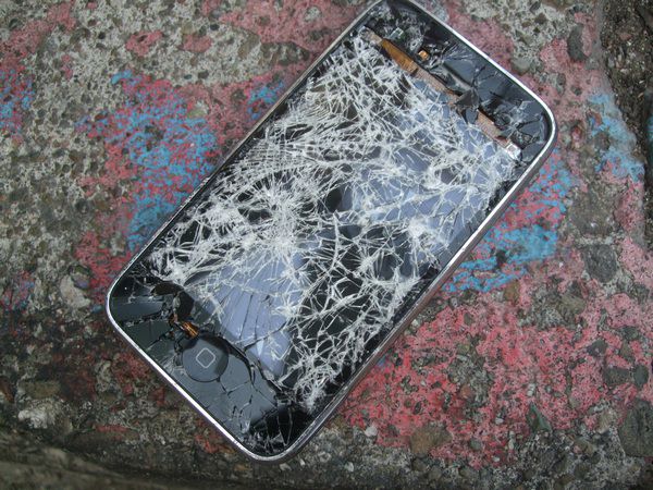К чему снится разбитый телефон и стоит ли бояться за свой мобильник в реальности?