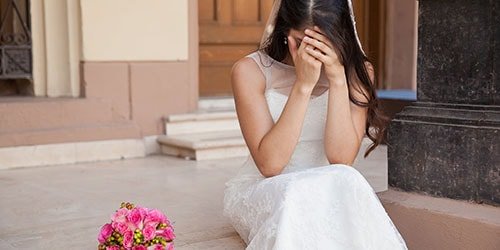 невеста плачет