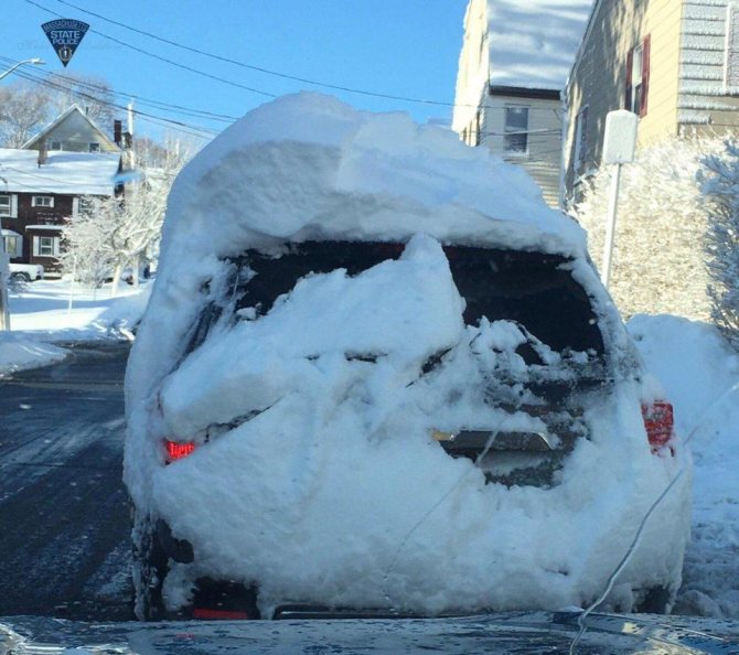 во сне расчищать машину от снега